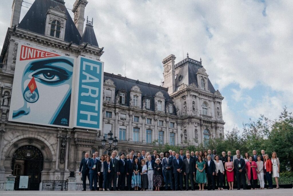 "Eduardo Paes em evento climático em Paris para COP30"