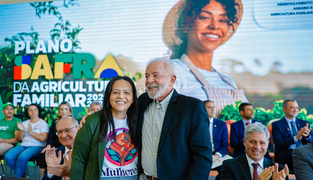 lula feliz durante o lançamento do plano safra agricultura familiar