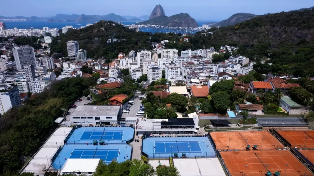 Quadras de tenis do torneio Masters Internacional no Rio de Janeiro.