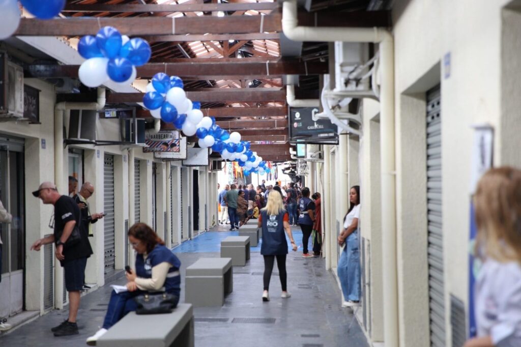 Mercado Joaquim de Queiroz no Complexo do Alemão após revitalização da Prefeitura do Rio.