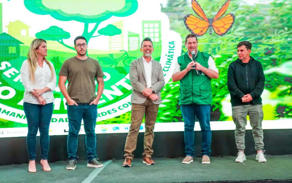 Prefeito de Meriti e secretário de ambiente,vice prefeita, presidente da camara municipal,secretário em reunião do Pacto Global de Prefeitos pelo Clima