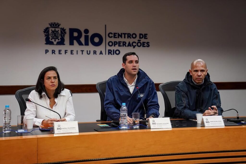 Vice-prefeito Eduardo Cavaliere em coletiva de imprensa sobre o Cartão Jaé.