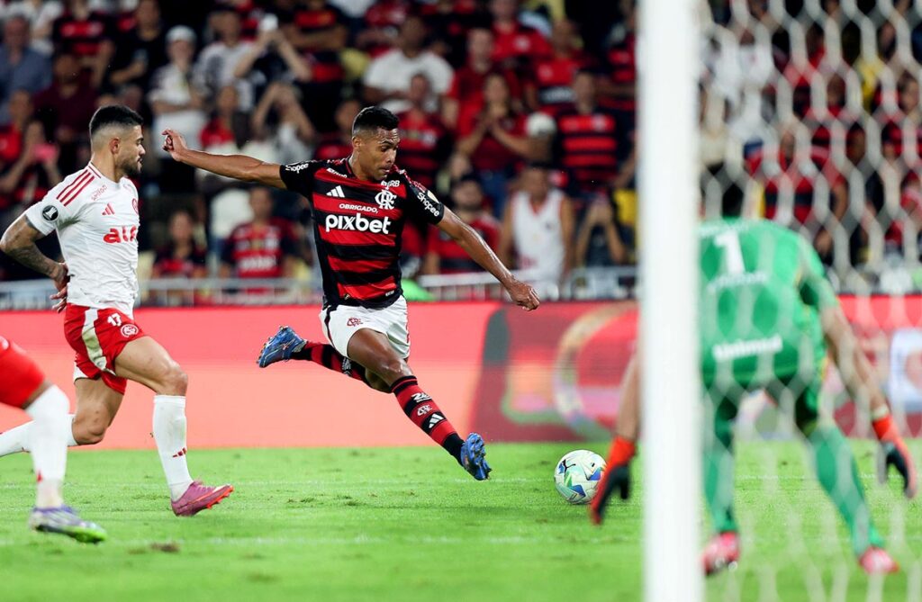 Flamengo vence o internacional em porto alegre no último fim de semana