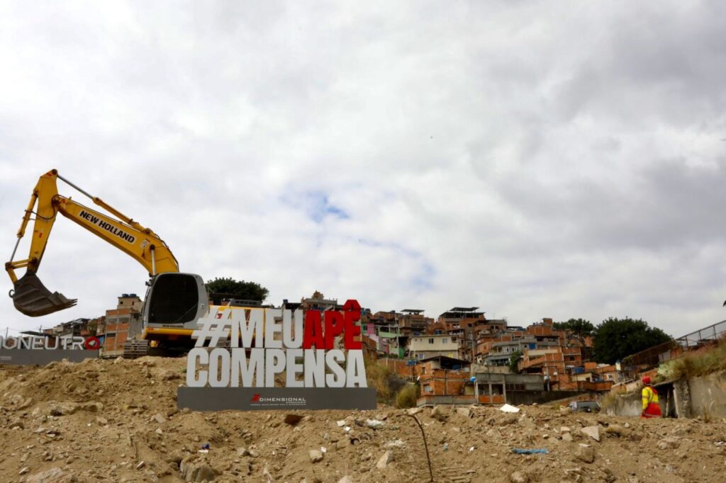 Prefeito Eduardo Paes lança residenciais Minha Casa, Minha Vida na comunidade da Mangueira.