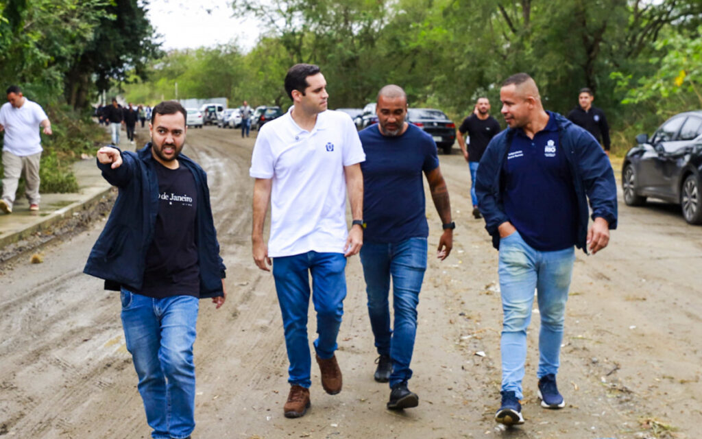 Vice-prefeito Eduardo Cavaliere em Campo Grande durante o anúncio da retomada das obras da Estrada do Tingui, que terá uma nova ciclovia.