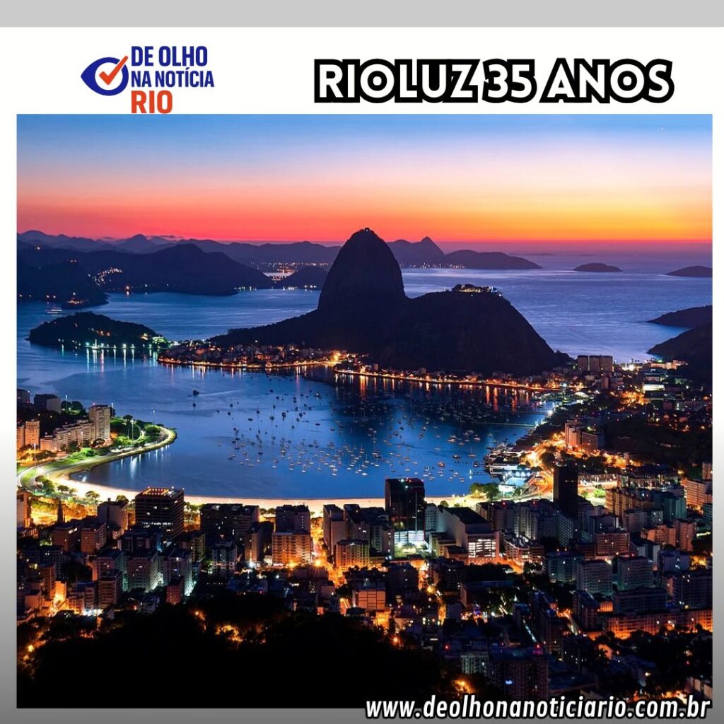 RioLuz iluminado, com a cidade do Rio de Janeiro ao fundo, celebrando 35 anos de atuação.