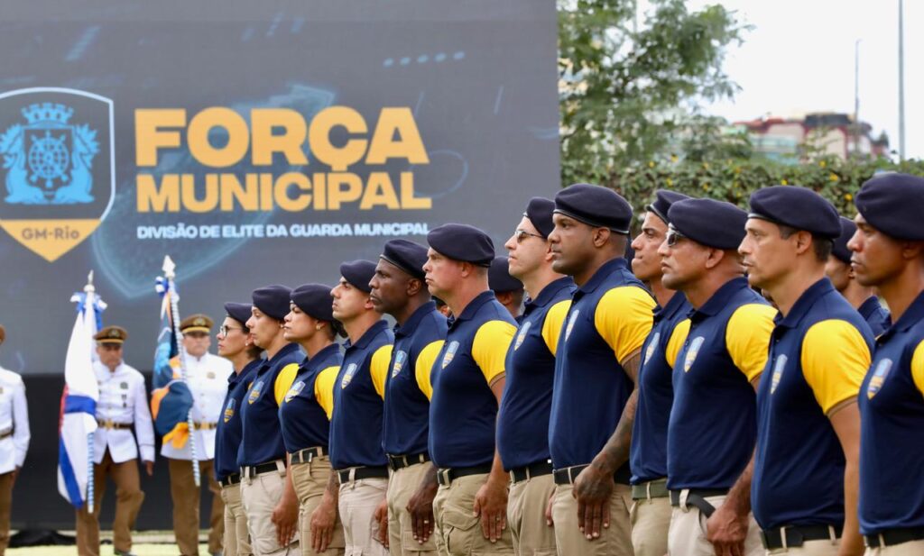 Foto da cerimônia de inauguração da academia da Força Municipal no Rio de Janeiro.