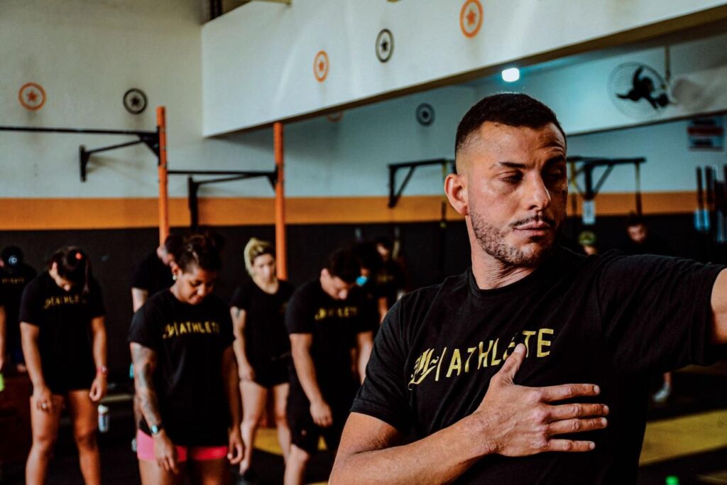 Dani Mozer, especialista em performance mental, falando sobre a importância do descanso de atleta e recuperação na alta performance