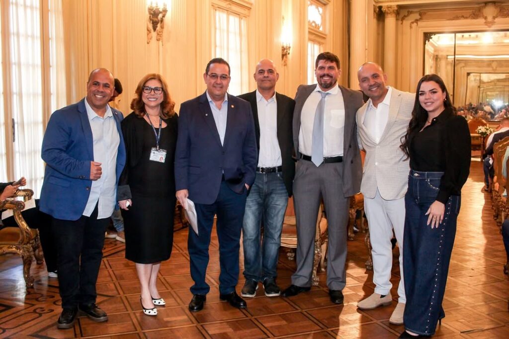 Vereador Marcos Dias discursando na Câmara sobre a crise da segurança pública no Rio de Janeiro.