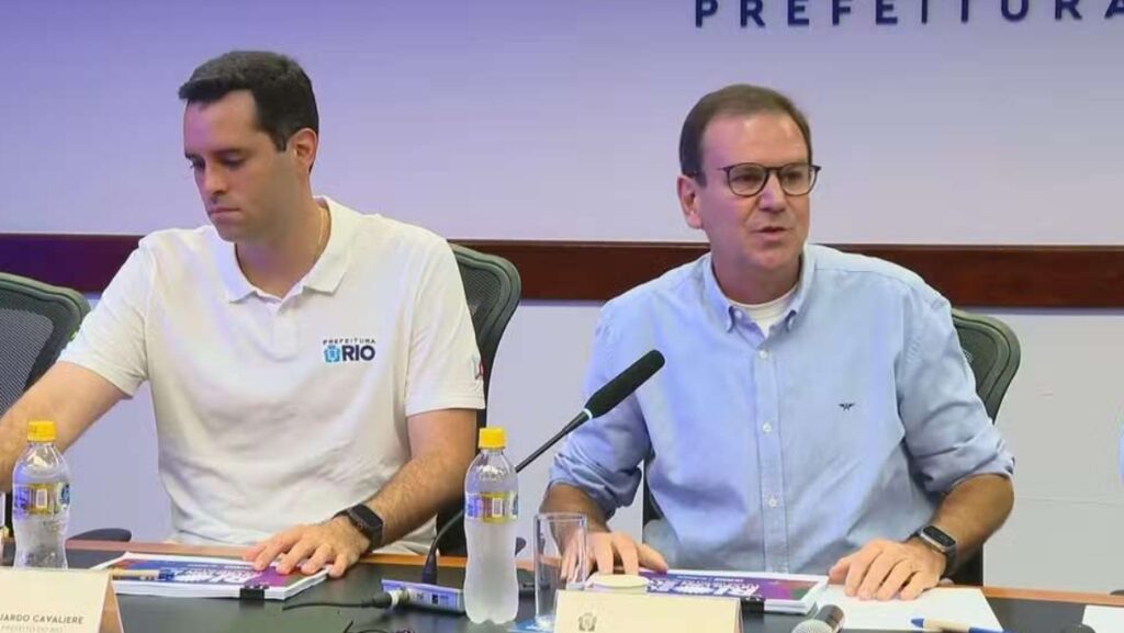 Prefeito Eduardo Paes e o Vice-prefeito Eduardo Cavaliere na apresentação das informações operacionais do réveillon do Rio