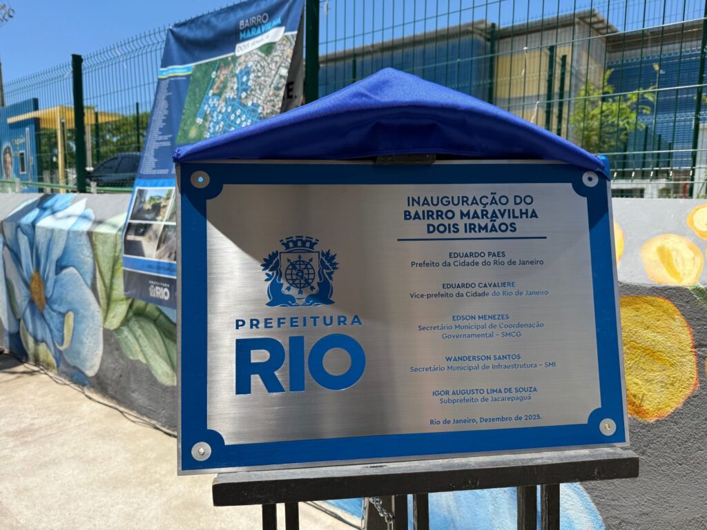 Eduardo Paes e Eduardo Cavaliere entregam obras do Bairro Maravilha na comunidade Dois Irmãos Curicica.