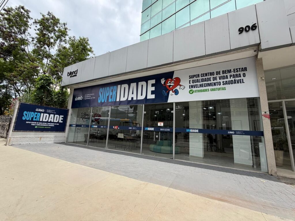 Fachada do Super Centro da Melhor Idade em Jacarepaguá, Rio de Janeiro.