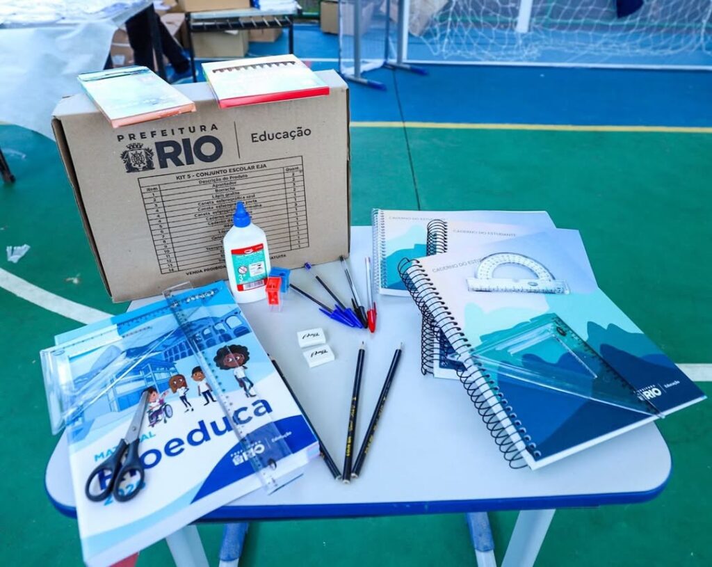 kits escolares entregue pela prefeitura do Rio