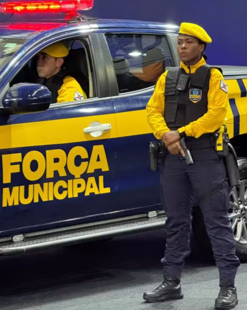 Viaturas e agentes da Força Municipal do Rio de Janeiro durante apresentação oficial com o prefeito Eduardo Paes.
