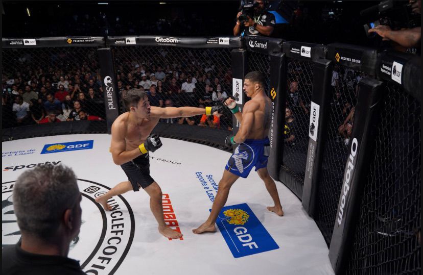 Lutador Henerson Neném de Rondônia em posição de luta para o Fight do Milhão.