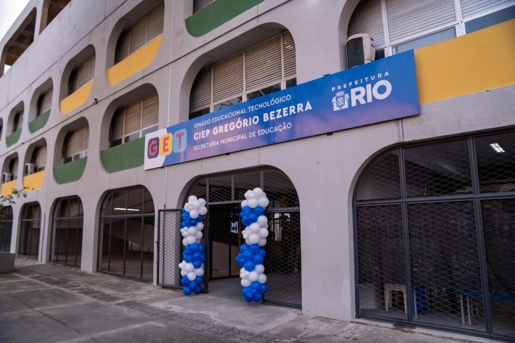 inauguração do Ginásio Educacional Tecnológico na Penha, Rio de Janeiro.