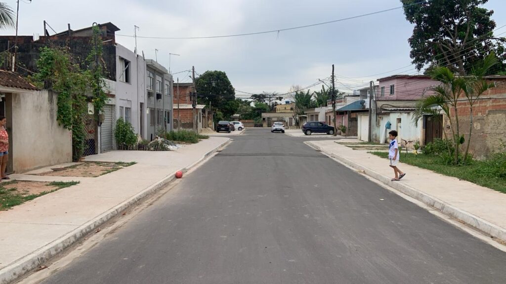 pavimentação e drenagem em rua da Zona Oeste pelo programa Bairro Maravilha.