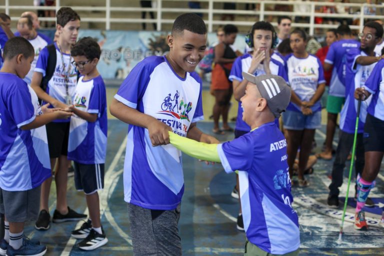 PCD participando de competição de atletismo na Vila Olímpica do Mato Alto.