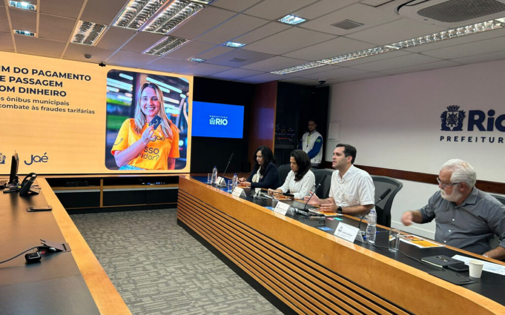pagamento digital por aproximação no ônibus no Rio de Janeiro.