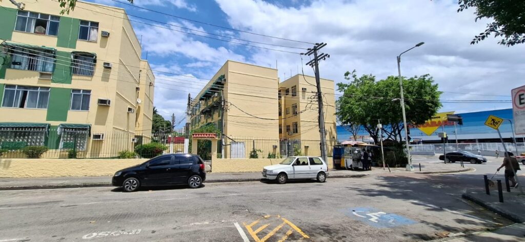 fachada do Condomínio Cardeal Câmara em Irajá após as obras de revitalização da Prefeitura.