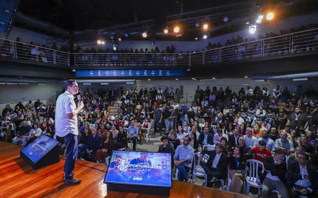 Prefeito Eduardo Cavaliere durante o lançamento da plataforma Oportunidades Cariocas na Arena Fernando Torres em Madureira.