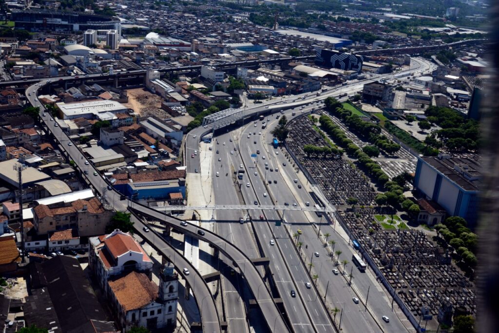 Novas agulhas na Avenida Brasil melhoram acesso ao Porto do Rio