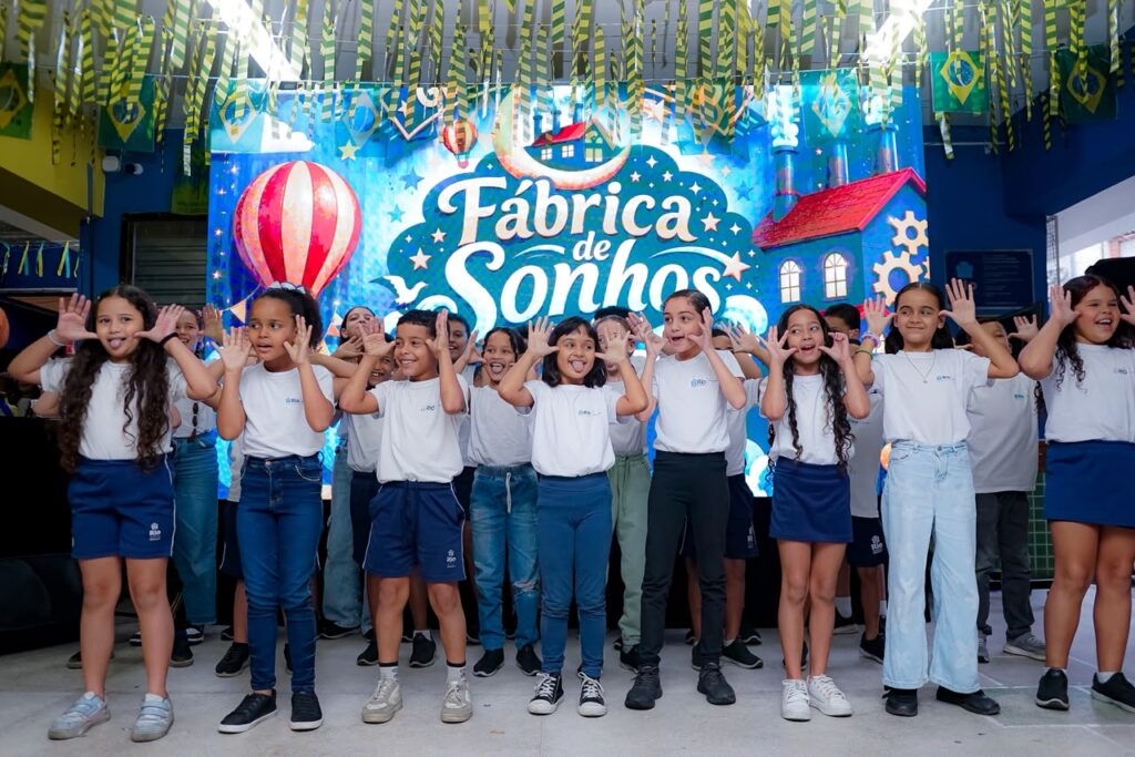 projeto Fábrica de Sonhos, que incentiva os estudantes a desenvolver soluções para problemas reais da comunidade.