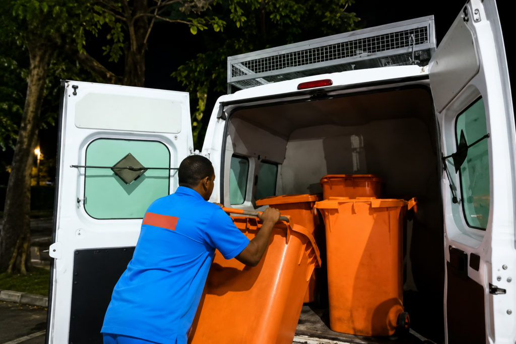 Furto de Caçambas de Lixo no Rio: Prefeitura, Seop e Comlurb Recuperam Equipamentos no Jardim de Alah