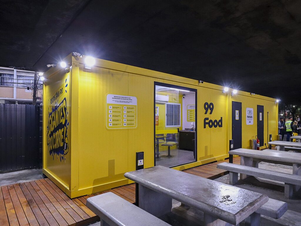 Fachada da terceira unidade da Parada, ponto de apoio para entregadores no Rio de Janeiro sob o viaduto Paulo de Frontin.