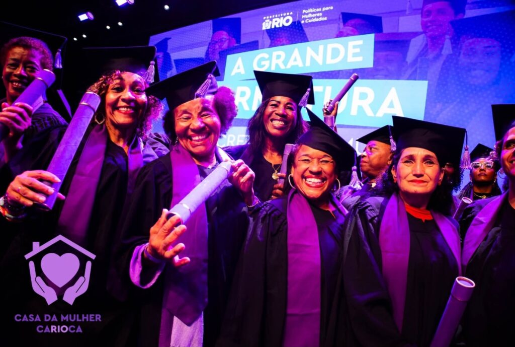 Mulheres participam de cursos gratuitos de qualificação profissional no Rio de Janeiro.
