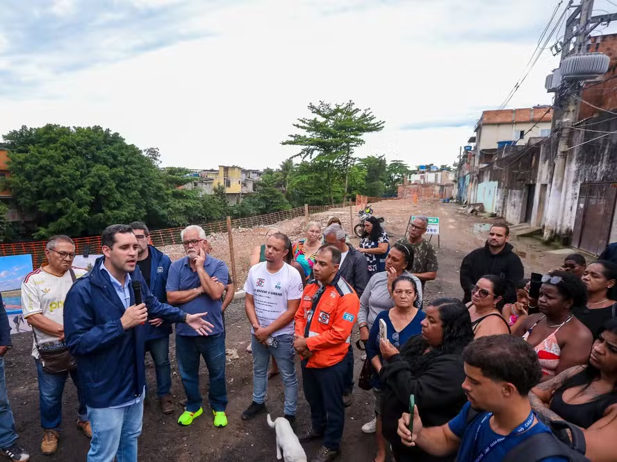 Obras de contenção e combate a enchentes na Bacia do Rio Acari realizadas pela Prefeitura do Rio.