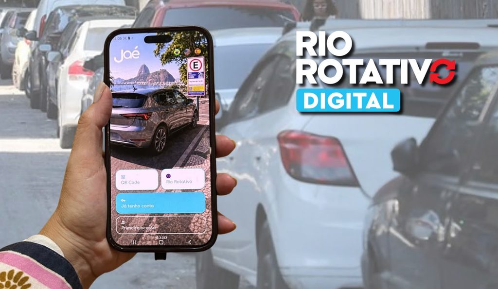 Carros estacionados e motoristas utilizando o sistema do Rio Rotativo Digital na cidade do Rio de Janeiro.